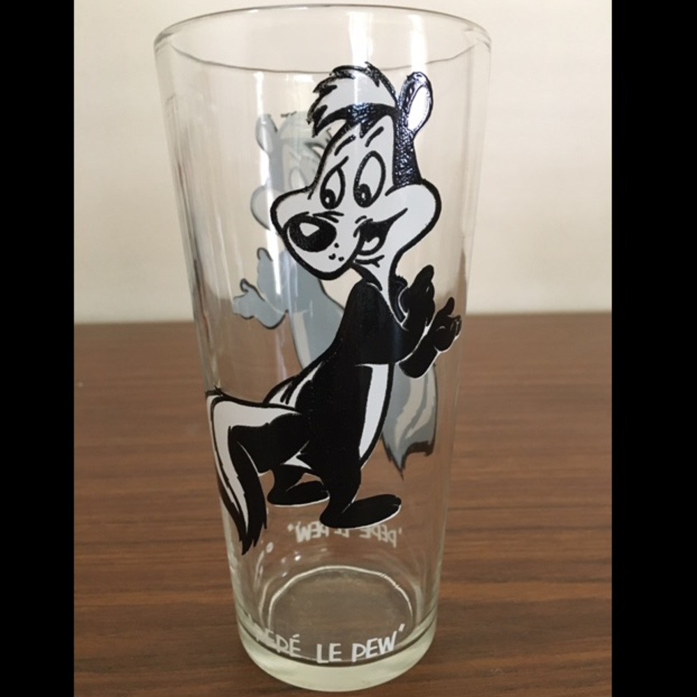 Vintage 1973 Pepsi Looney Tunes Pepe Le Pewglass